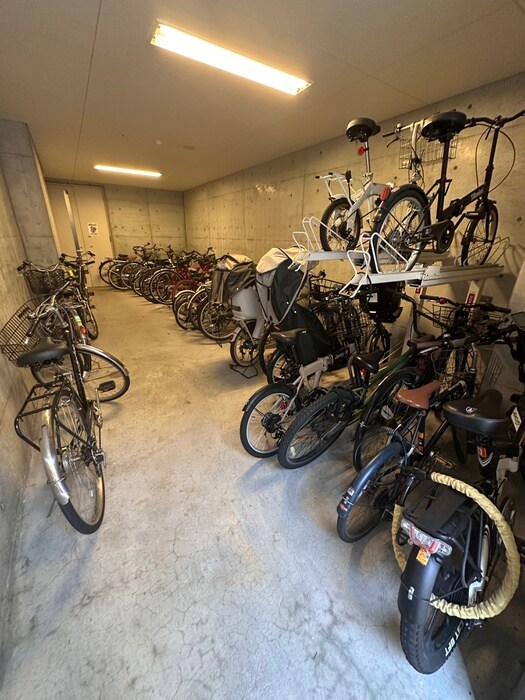 駐輪場 ビエラ江戸堀
