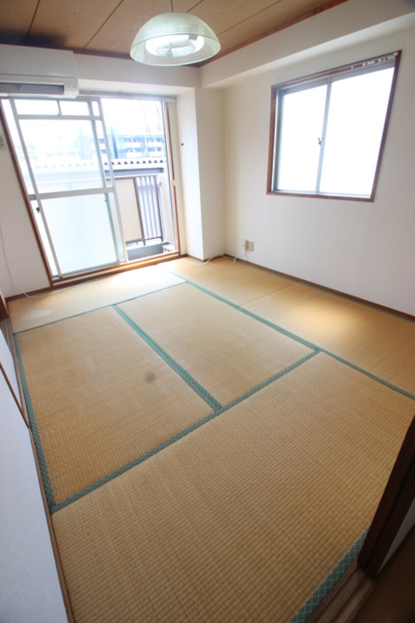 居室 ロイヤルハイム豊新