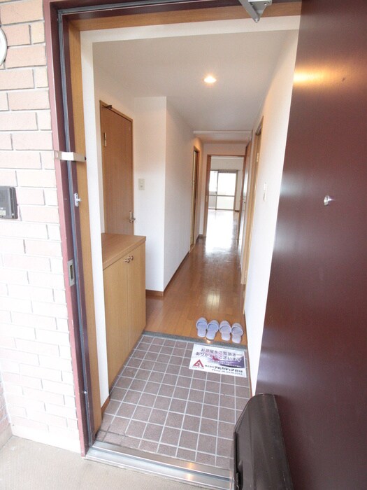 玄関 ゴールデンガーデン岩倉