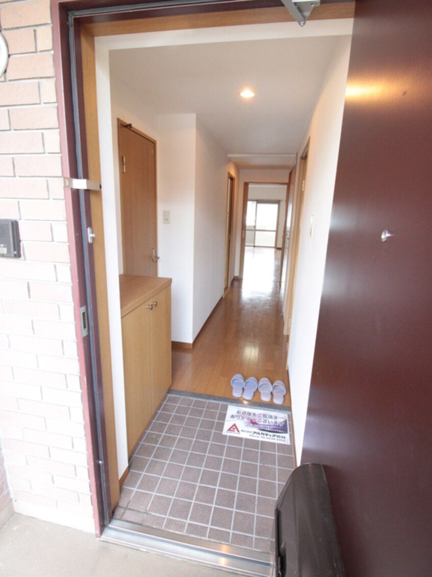 玄関 ゴールデンガーデン岩倉