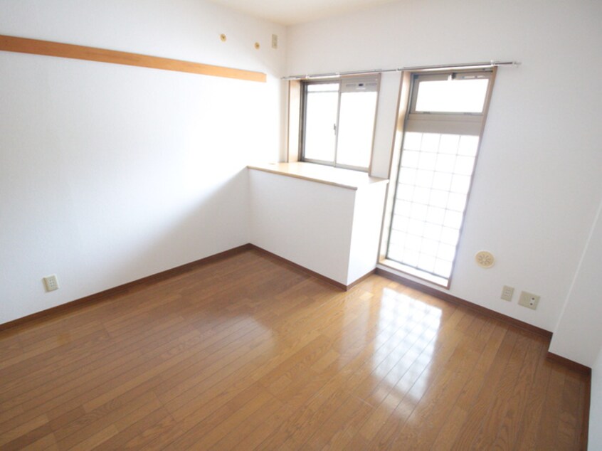 居室 ゴールデンガーデン岩倉