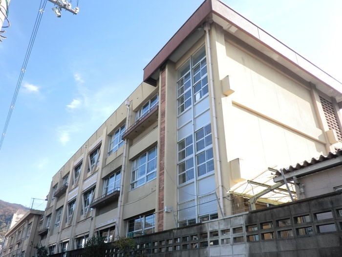 石切中学校(中学校/中等教育学校)まで550m ピオニー北石切