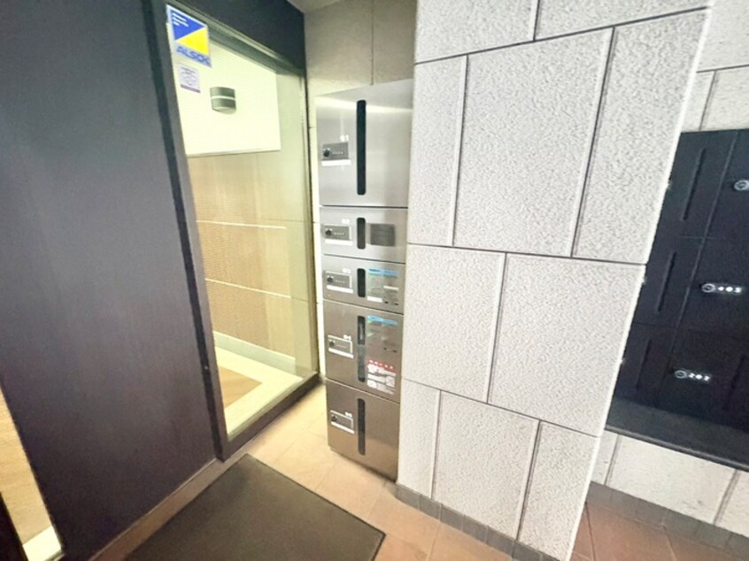 エントランス部分 ﾘﾊﾞ-ﾗｲｽﾞ南堀江