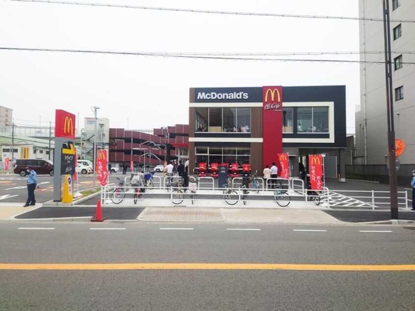 マクドナルド(ファストフード)まで210m ロイヤルクオーターⅡ