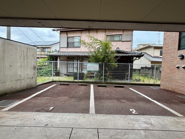 駐車場 ラッフィナート有瀬