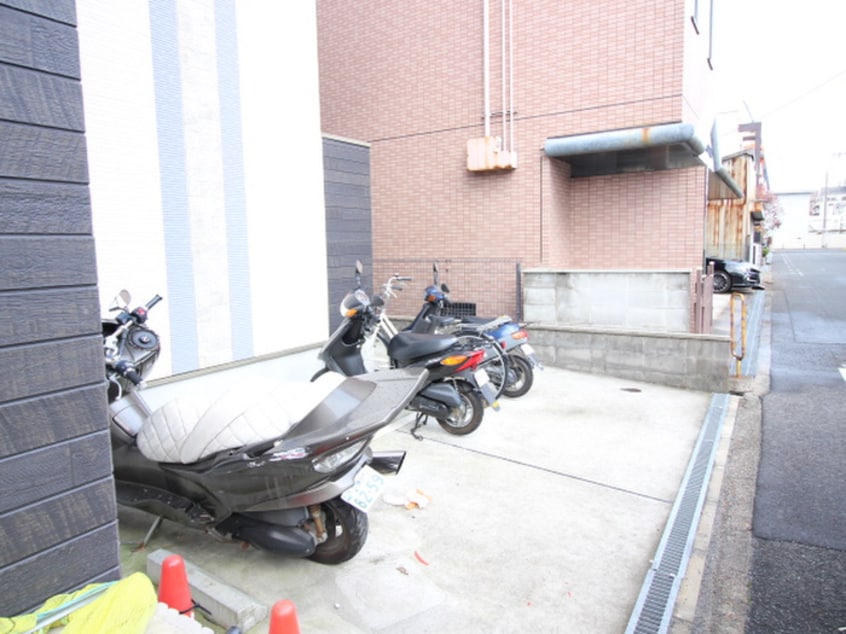 バイク置き場 CastelEast L`s