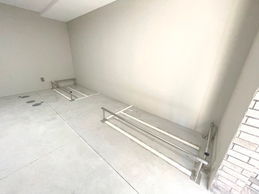 バイク置き場 エル・セレーノ新大阪北