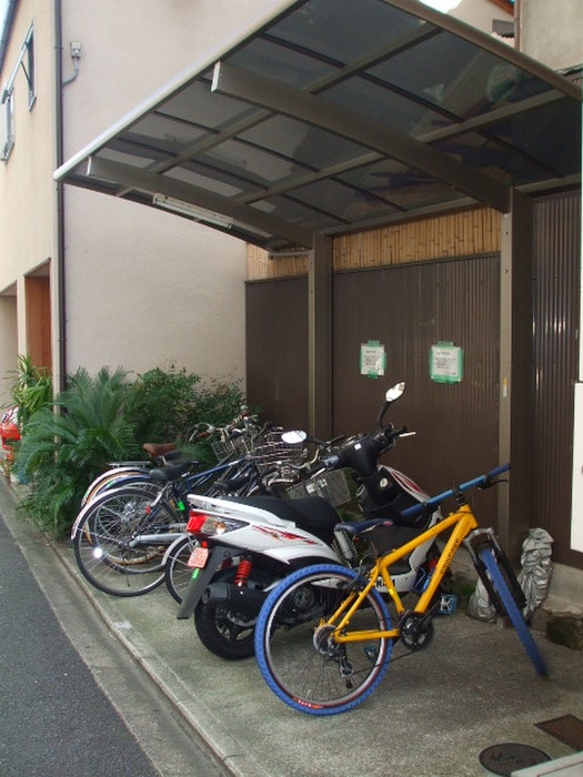 駐輪場 リバ－サイド松家