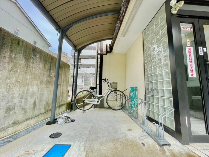 駐輪場 ドｩエルリングハウス刀根山