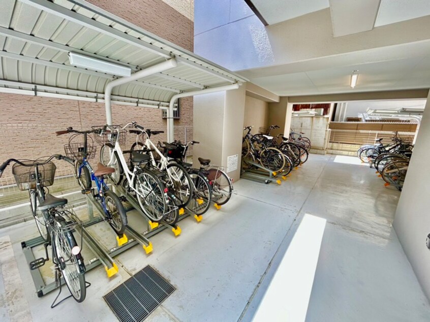 駐輪場 プレシオ小阪