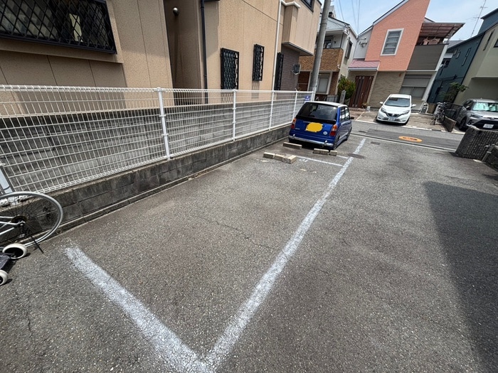 駐車場 トリヴァンベ－ル門前