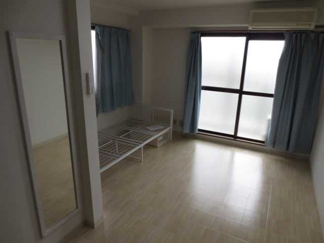 居室 クリスタル長居