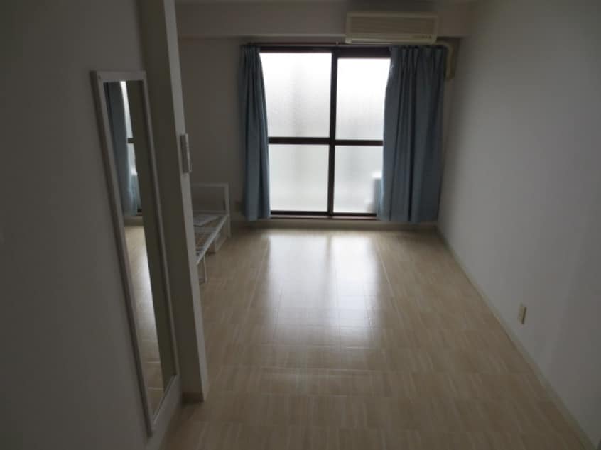 居室 クリスタル長居