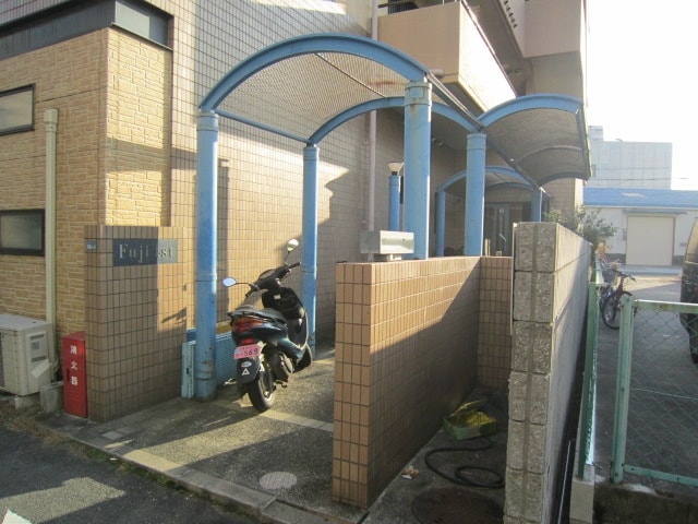 エントランス部分 日生ビル