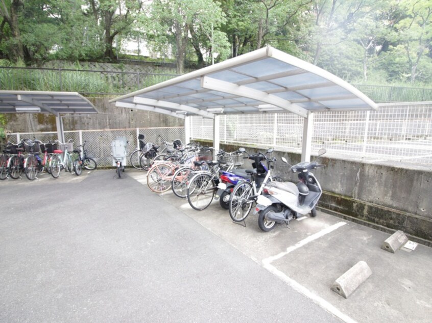 駐輪場 シャルレ桂坂