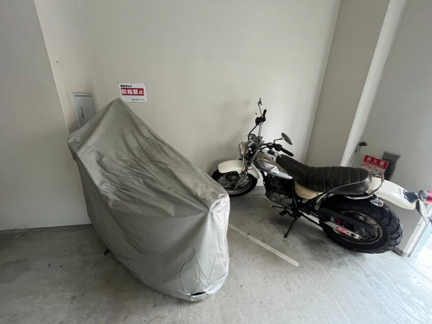 バイク置き場 アスティーレ三宮