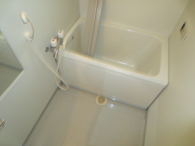 バス／シャワールーム等 クレ－ル有瀬