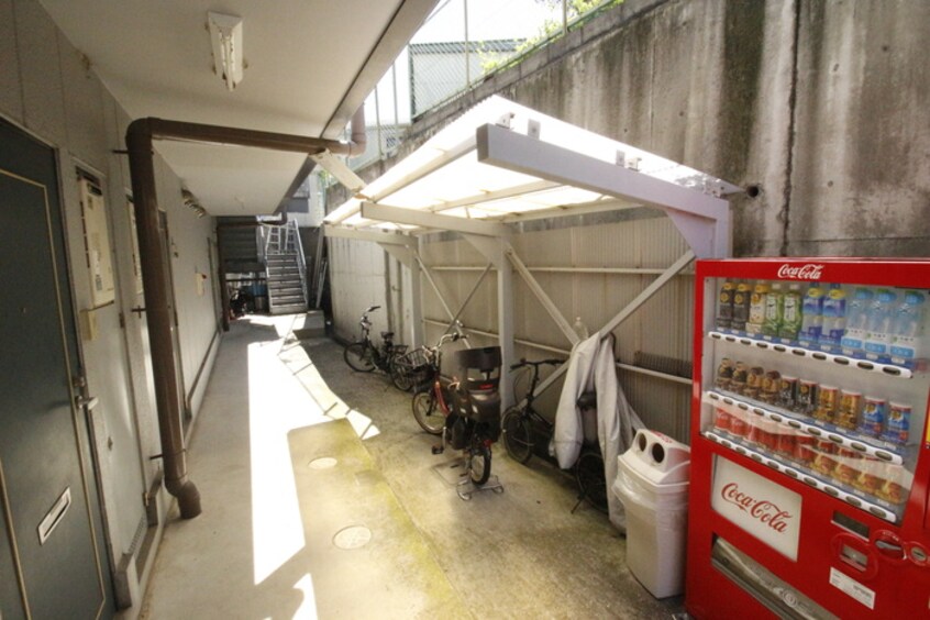 駐輪場 真能ハイツ