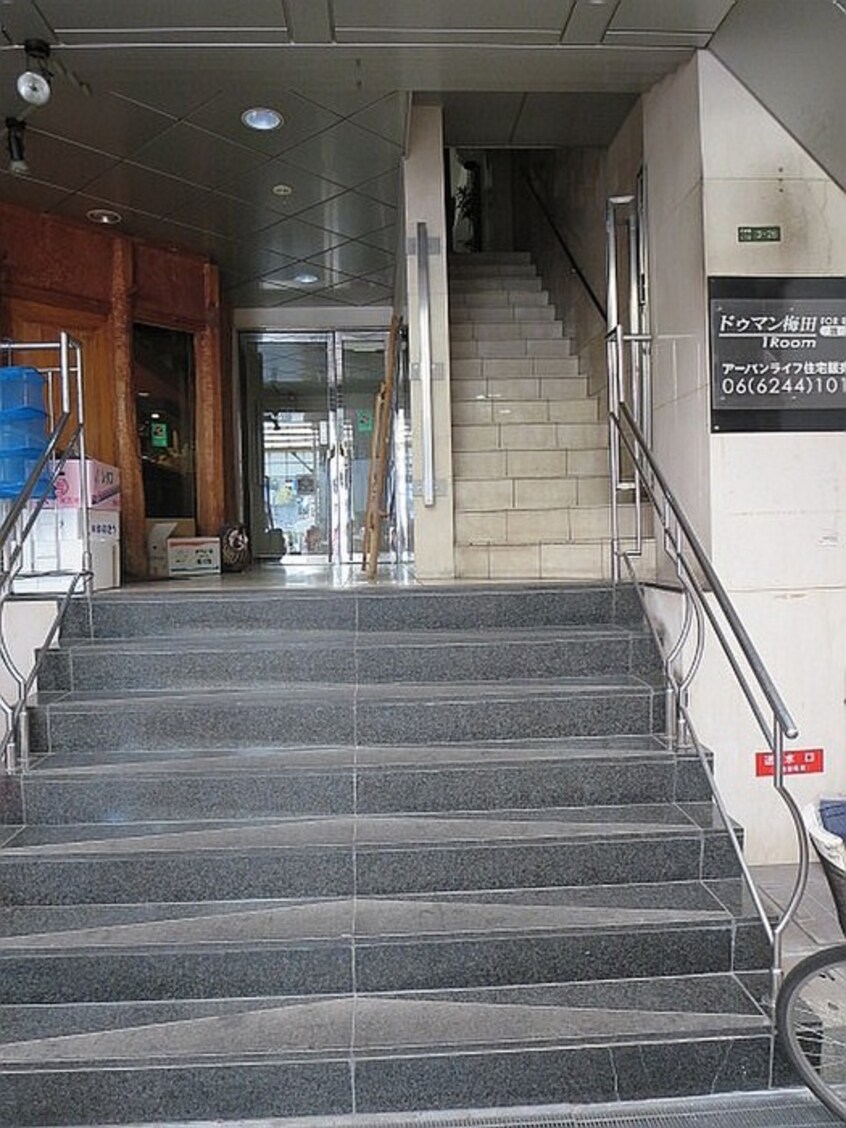エントランス部分 ドゥマン梅田