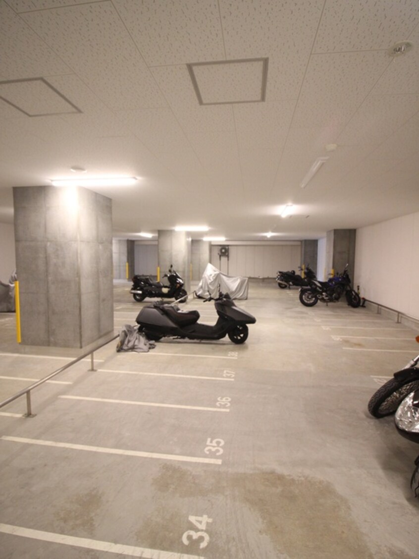 バイク置き場 大阪福島タワ－(704)