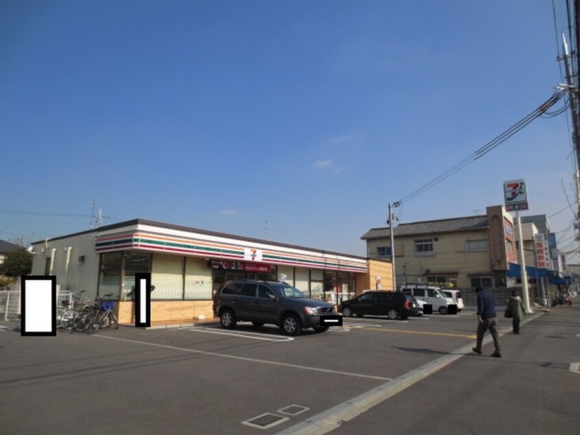 セブンイレブン枚方楠葉朝日三丁目店(コンビニ)まで100m ヒラオカハイツ