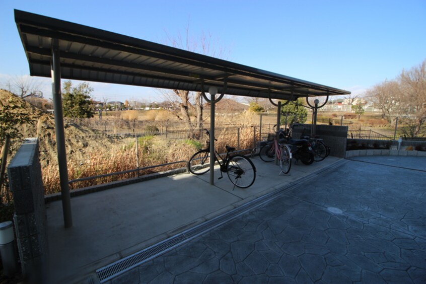 駐輪場 ケーズコート深井