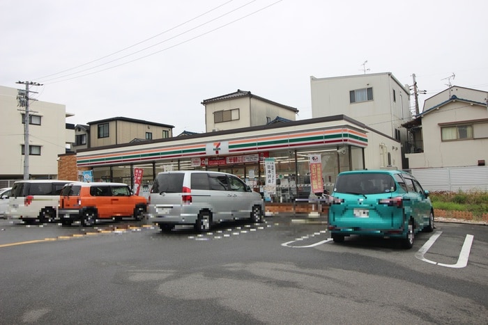 セブンイレブン枚方渚西2丁目店(コンビニ)まで409m 三栗三熊ハイツ