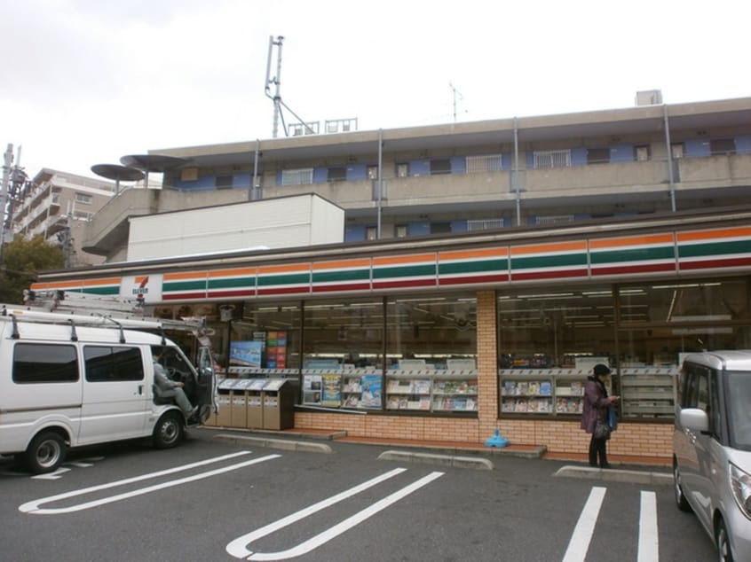 セブンイレブン(コンビニ)まで627m フォレストフィールド