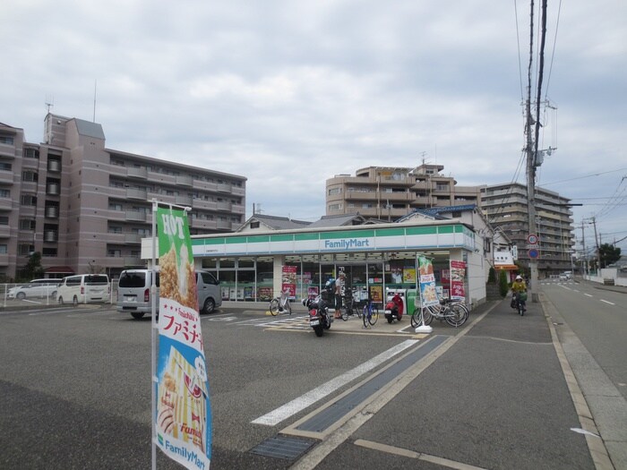 ファミリーマート(コンビニ)まで402m フジパレス西立花Ⅱ番館