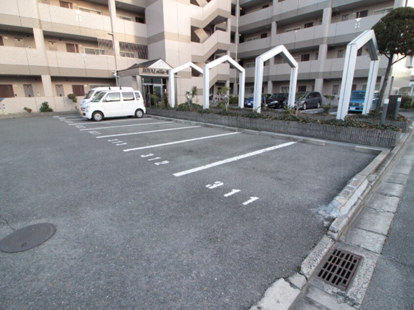 駐車場 ロイヤルヴィラ壱番館