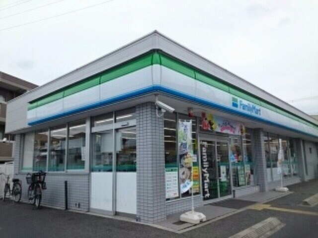 ファミリーマート(コンビニ)まで400m リフレ東百舌鳥Ａ棟