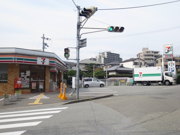 セブンイレブン(コンビニ)まで750m カワモヒル