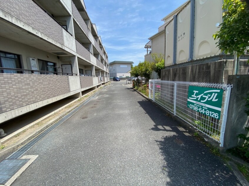 駐車場 アイズ甲東