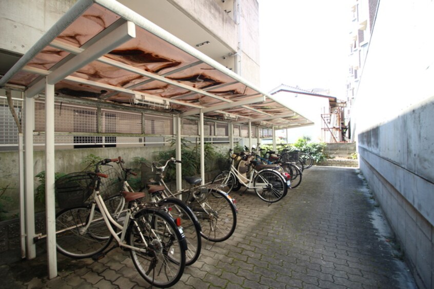 駐輪場 モトヤマコルティ－レ