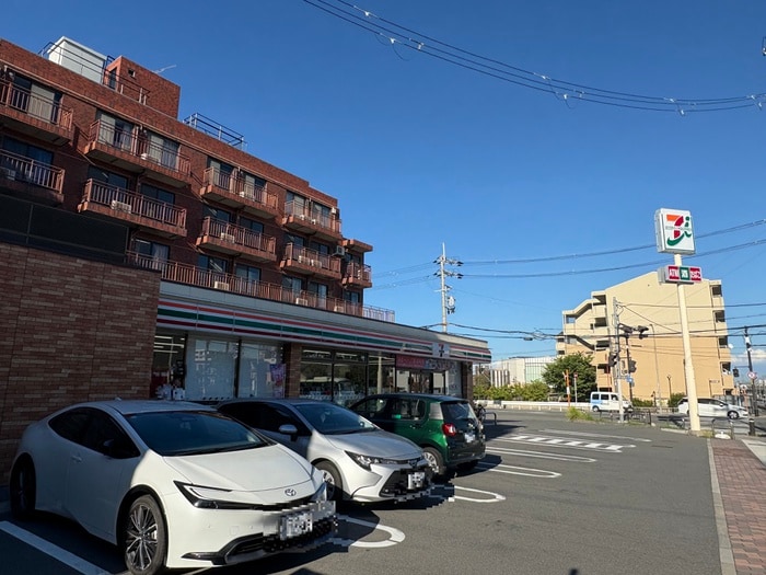 セブンイレブン(コンビニ)まで300m レ・リーヴル