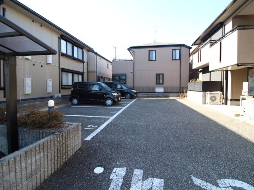 駐車場 カ－サアゼリアＢ棟