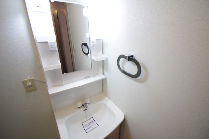 洗面 カ－サアゼリアＢ棟