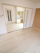 居室 カ－サミクニ