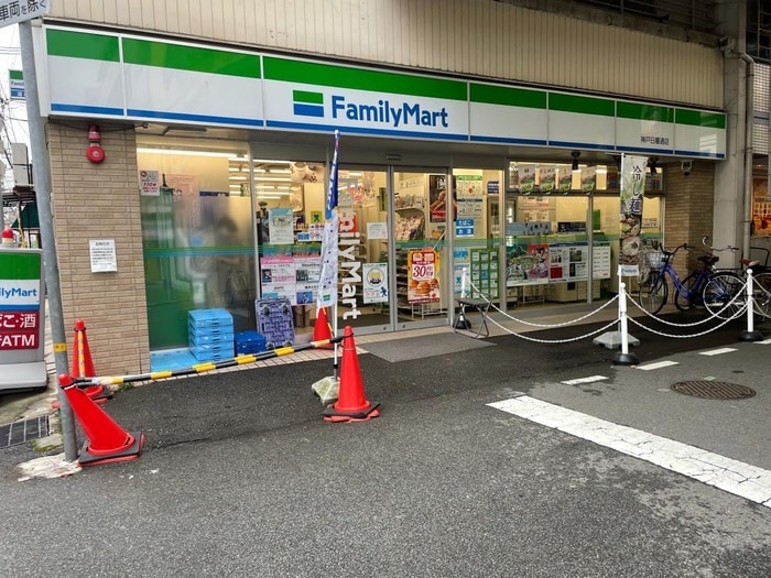 ファミリーマート神戸日暮店(コンビニ)まで260m One Go Crest
