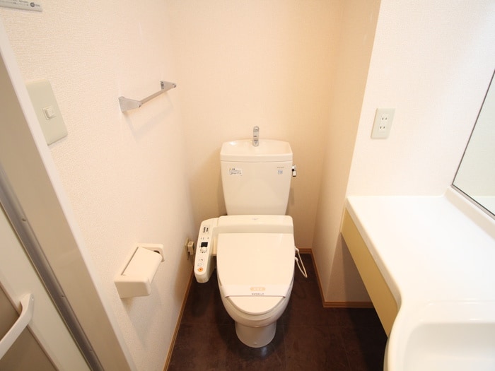 トイレ ﾗｰｾﾞﾝｳﾞｨﾗ