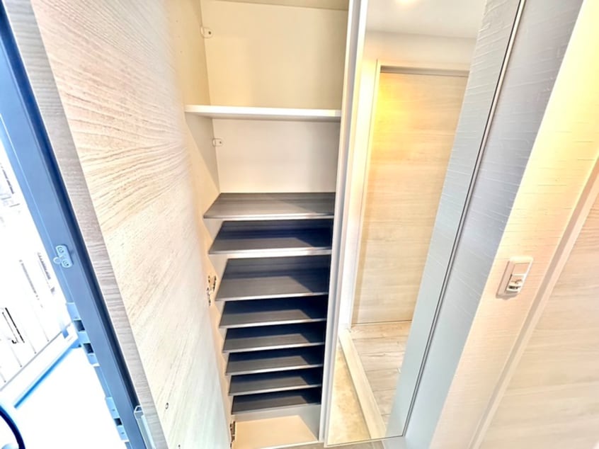 靴箱 Alivis北梅田