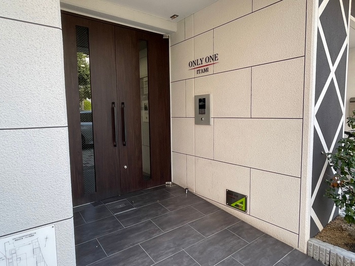 エントランス部分 ONLYONE伊丹中央