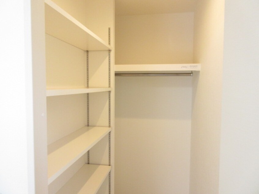 収納 グランルミネ石橋