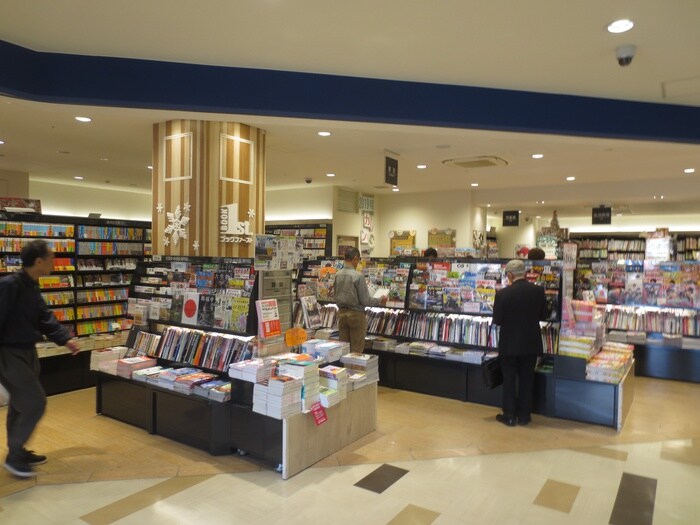 ブックファースト(本屋)まで300m ウエストヒルズ