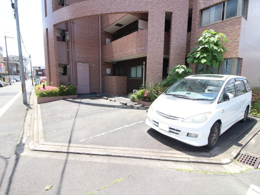 駐車場 エリーフラッツ西ノ京