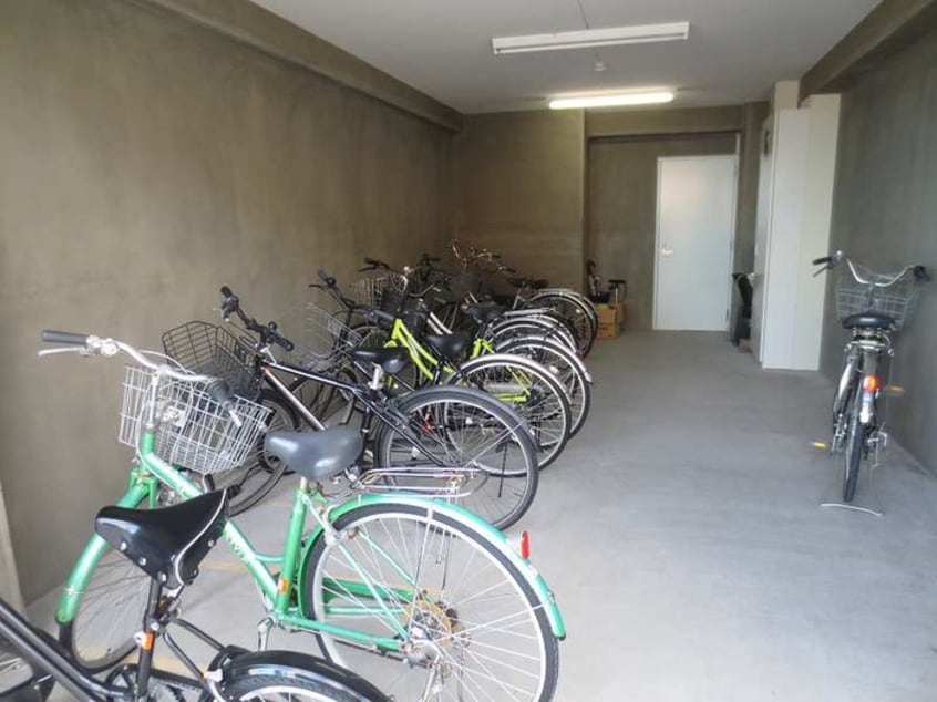 駐輪場 すうり庵
