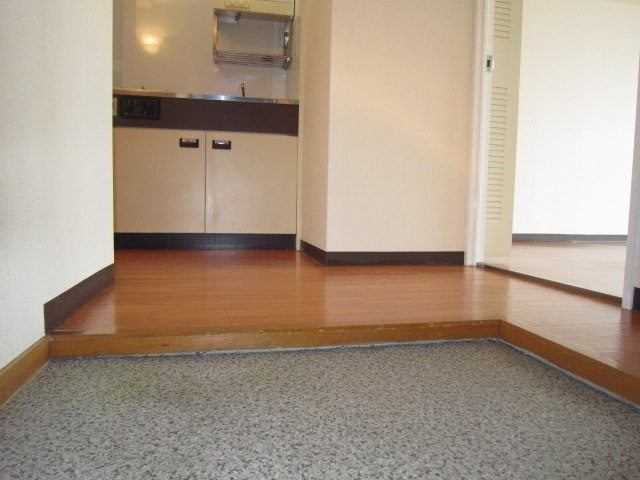 玄関 シティナカモズ