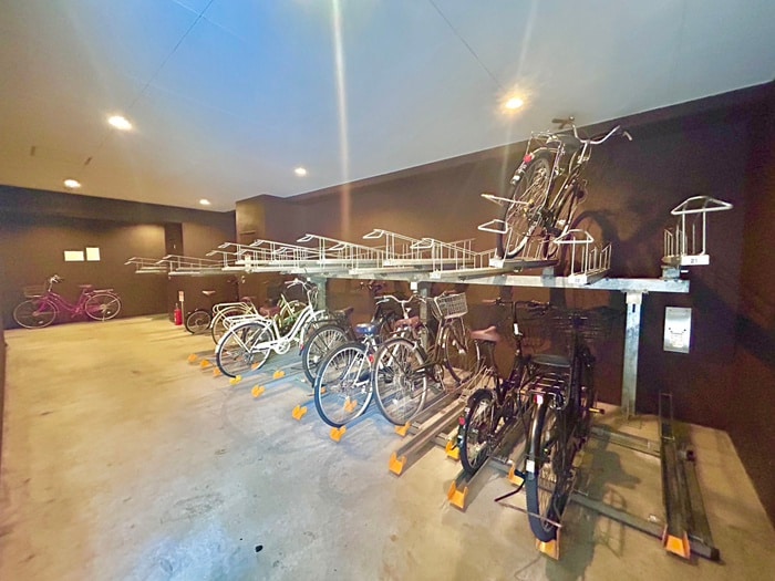 駐輪場 Marks 難波南