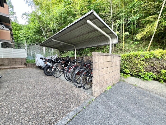 駐輪場 HITOMI DORMITORY