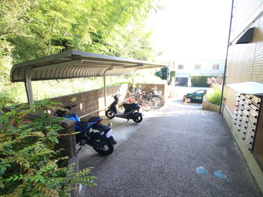 駐輪場 HITOMI DORMITORY